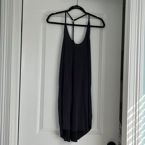 Soft grey everyday dress with stunning back! Size S